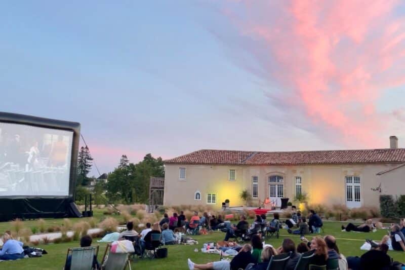 Cinema en plein air chateau la garde