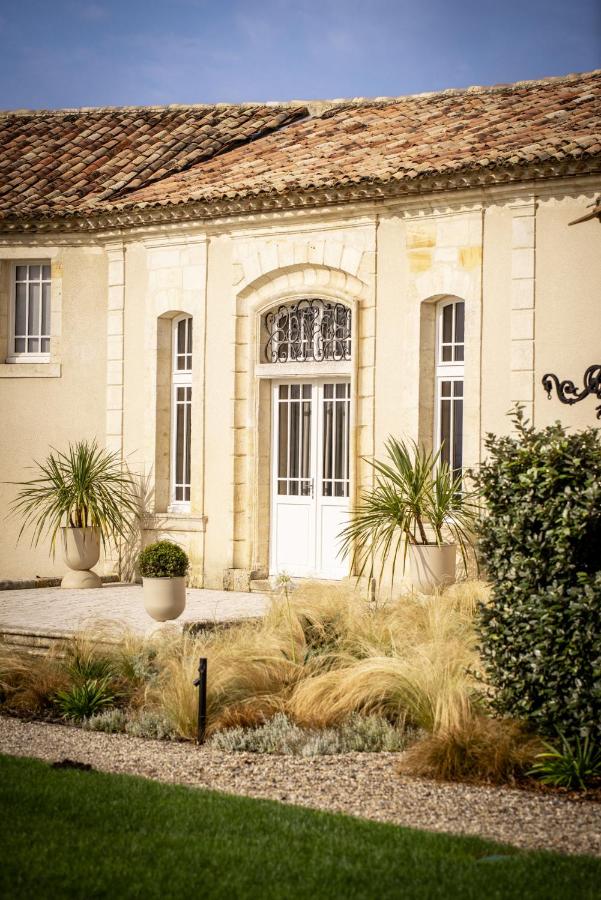 chateau la garde mariages invites salle